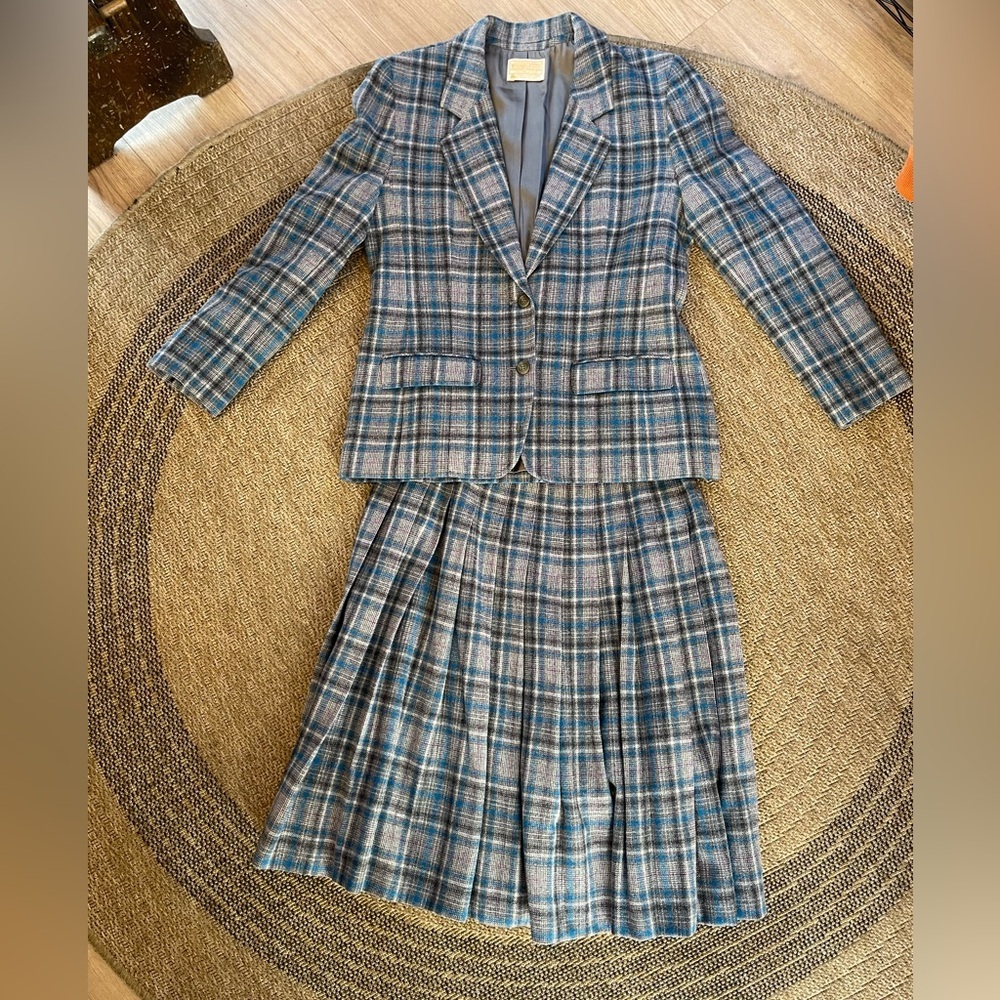 vintage Pendleton wool blazer & pleated skirt suit set in blue & gray plaid - Picture 13 of 16
